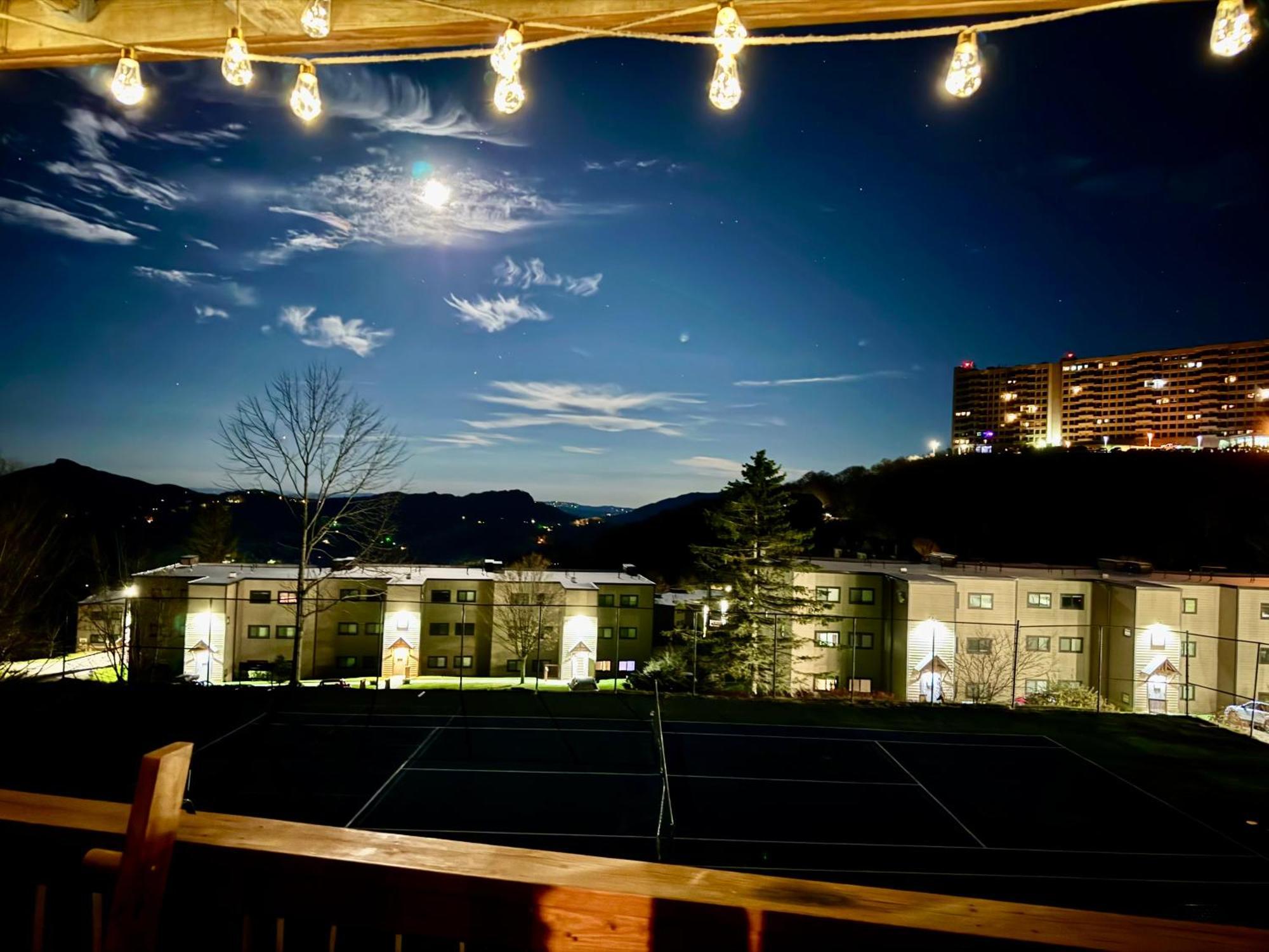 The Sugar Suite - Renovated With A View! Ac! Pool, Hot Tub, Sauna, Gym, Ev Sugar Mountain Exterior photo