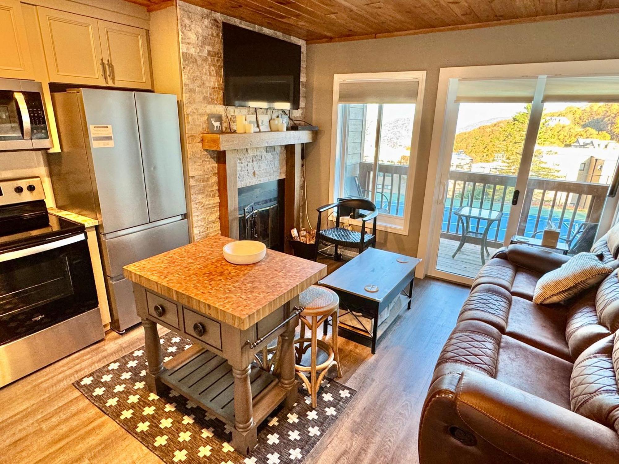 The Sugar Suite - Renovated With A View! Ac! Pool, Hot Tub, Sauna, Gym, Ev Sugar Mountain Exterior photo